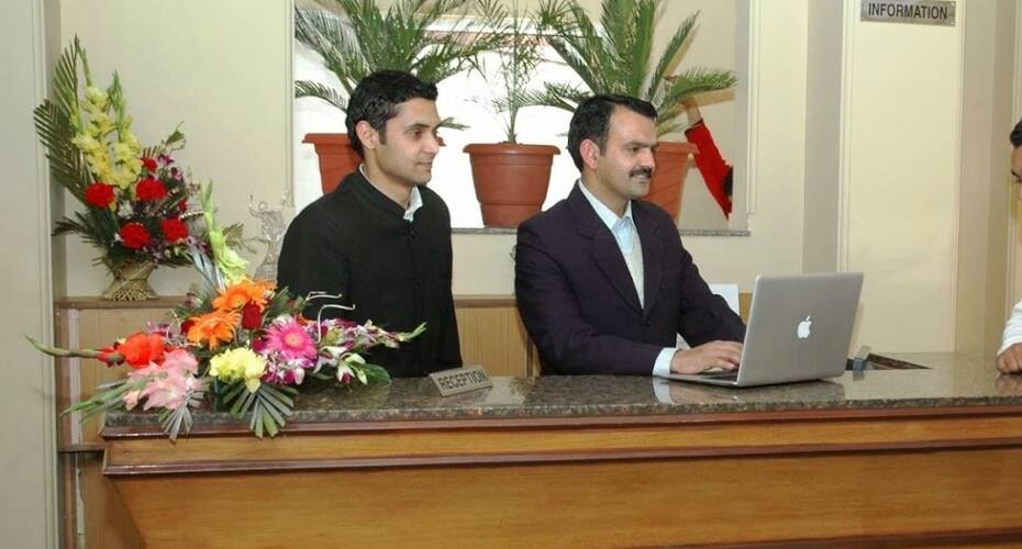 The Regent Palms Hotel, Mandi 4
